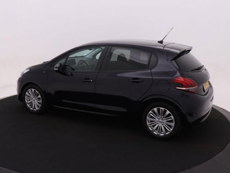 Peugeot 208 - 1.2 5drs PureTech Signature *PARKEERSENSOREN ACHTER*NAVIGATIE*AIRCO*LM-VELGEN* NEFKENS - 1