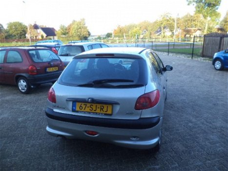 Peugeot 206 - 1.4 One-line 5 DRS./STUURBEKRACHTIGING/NETTE AUTO APK 06-02-2020 - 1