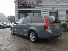 Volvo V50 - 2.5 T5 AWD Kinetic -230 PK-CLIMA-TREKHAAK-LMV