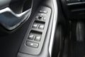 Volvo V40 - 1.6 D2 Momentum| LEDER \ NAVI \ PDC \ STOELVERW Leer/Airco/Complete uitvoering - 1 - Thumbnail