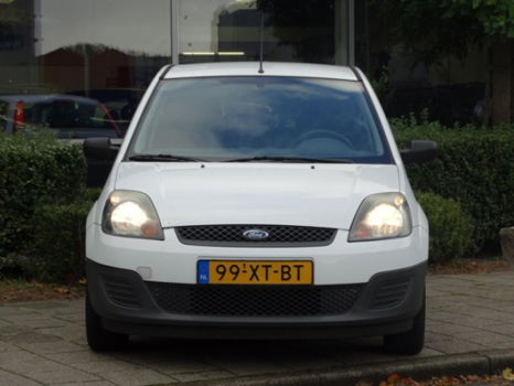 Ford Fiesta - 1.4-16V Ambiente - INCL NIEUWE APK - ELEKTR RAMEN - TREKHAAK - NAP - AUX - 5DEURS - 1