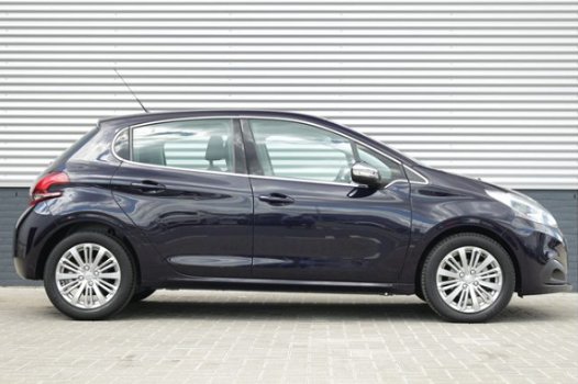 Peugeot 208 - 110PK EAT6 VOL AUTOMAAT ALLURE NAVI BY APP CRUISE CHROOM COMPLETE ALLURE UITVOERING LI - 1