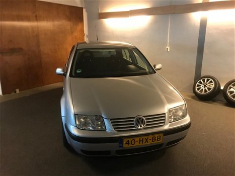 Volkswagen Bora - 2.0 Apk Nieuw, 2e eigenaar, Cruise, Airco, E-Ramen, Lm velgen, N.A.P, 5Drs, Topsta - 1