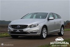 Volvo V60 - D4 180PK AUTOMAAT-8 Momentum TREKHAAK XENON NAVI