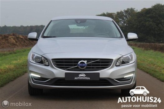 Volvo V60 - D4 180PK AUTOMAAT-8 Momentum TREKHAAK XENON NAVI - 1