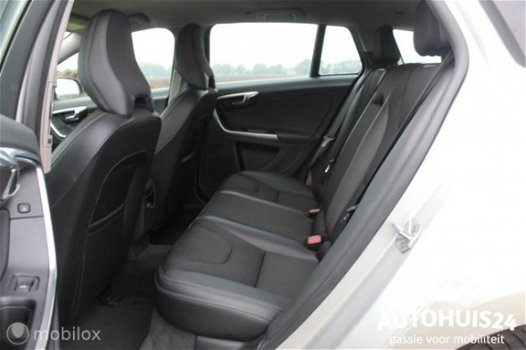 Volvo V60 - D4 180PK AUTOMAAT-8 Momentum TREKHAAK XENON NAVI - 1