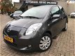 Toyota Yaris - 1.3 VVTi Terra *AIRCO*NAV.*STUURBEKR.*ELEKTR. RAMEN*BOEKJES*PDC*MF-STUUR - 1 - Thumbnail