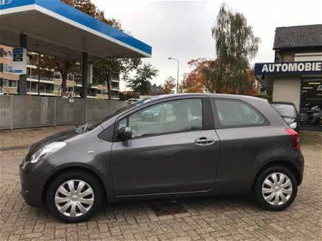 Toyota Yaris - 1.3 VVTi Terra *AIRCO*NAV.*STUURBEKR.*ELEKTR. RAMEN*BOEKJES*PDC*MF-STUUR - 1