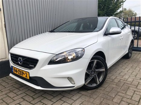 Volvo V40 - 1.6 T3 R-Design TOPSTAAT / NAVIGATIE / PANORAMADAK / LEDER INTERIEUR / STOELVERWARMING - 1