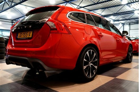 Volvo V60 - 2.0 D3 110kW/150pk 6-bak R-Design BNS CLIMA + CRUISE + ADAPT.BI-XENON + NAVI SENSUS + SP - 1