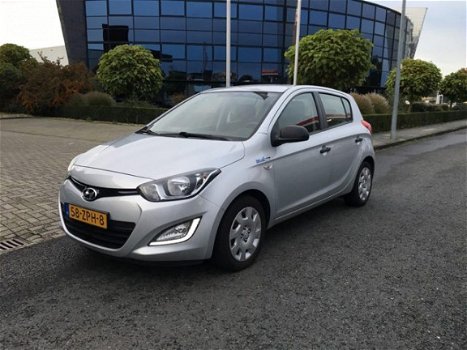 Hyundai i20 - 1.2i Business Edition * AIRCO * ZEER ZUINIG - 1