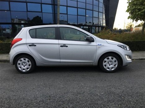 Hyundai i20 - 1.2i Business Edition * AIRCO * ZEER ZUINIG - 1