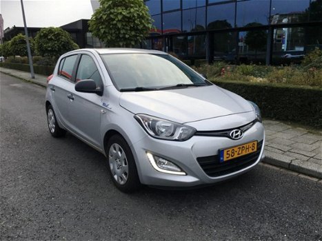 Hyundai i20 - 1.2i Business Edition * AIRCO * ZEER ZUINIG - 1