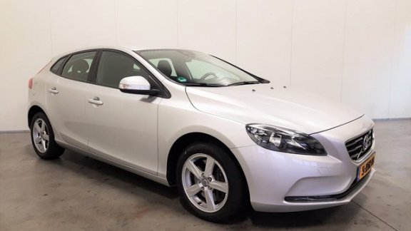 Volvo V40 - 2.0 D4 Kinetic NAVI/CRUISE/CLIMA/TREKHAAK - 1