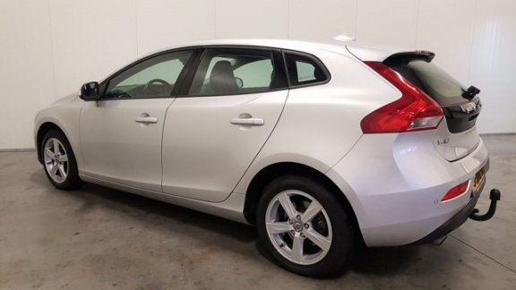 Volvo V40 - 2.0 D4 Kinetic NAVI/CRUISE/CLIMA/TREKHAAK - 1