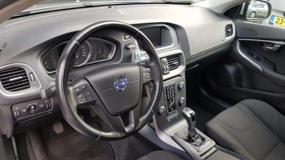 Volvo V40 - 2.0 D4 Kinetic NAVI/CRUISE/CLIMA/TREKHAAK - 1