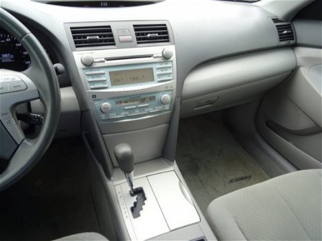 Toyota Camry - 2.4 Hybrid XLE / Keyless Entry / Cruise Control / Climate Control / Radio-CD / Lichtm - 1