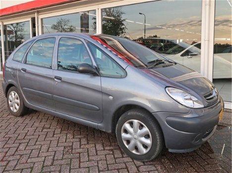 Citroën Xsara Picasso - 1.8i-16V Différence - 1