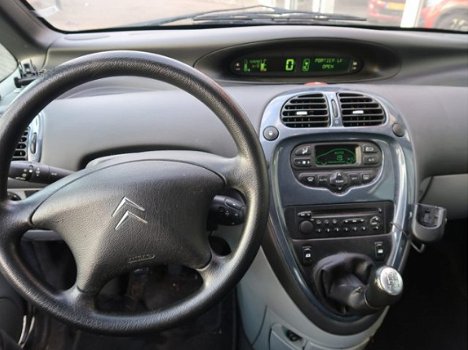 Citroën Xsara Picasso - 1.8i-16V Différence - 1