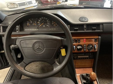 Mercedes-Benz E-klasse Combi - 200 Elegance - 1