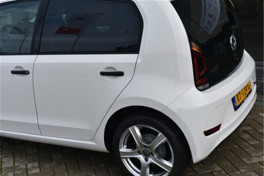 Volkswagen Up! - 1.0 BMT TAKE UP 60 PK AIRCO / 16'' / PRIVACY GLASS - 1