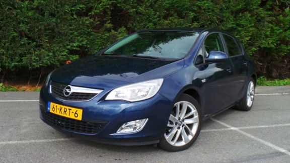 Opel Astra - 5-DEURS 1.6 AUT. NAVI, TREKHAAK, LM-VELGEN - 1