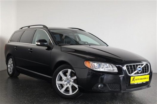 Volvo V70 - 2.4 D5 205PK Momentum / Navigatie / Leder / Xenon - 1