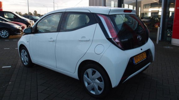 Toyota Aygo - 5D X-PLAY CAMERA NL-AUTO AIRCO - 1