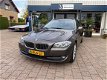 BMW 5-serie Touring - 528i High Executive + Automaat Lmv, Pdc, Clima, Navi, BT, Leder, Stoelverwarmi - 1 - Thumbnail