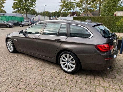 BMW 5-serie Touring - 528i High Executive + Automaat Lmv, Pdc, Clima, Navi, BT, Leder, Stoelverwarmi - 1