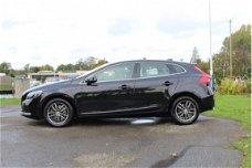 Volvo V40 - 2.0 D3 Momentum *Navi *Camera