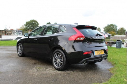 Volvo V40 - 2.0 D3 Momentum *Navi *Camera - 1