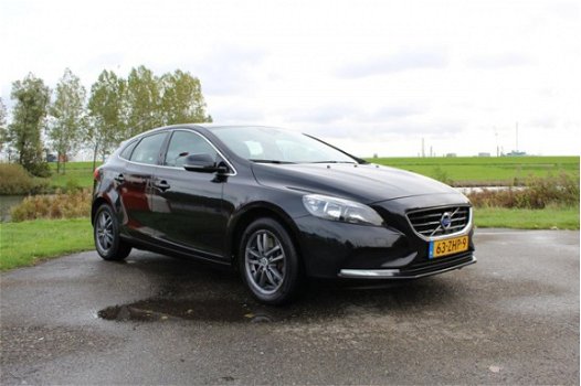 Volvo V40 - 2.0 D3 Momentum *Navi *Camera - 1