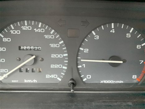 Mazda 323 - 1.6i LX Automaat inruiler Nieuwe apk - 1