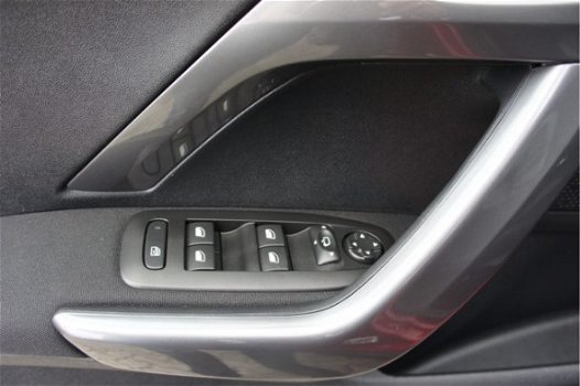 Peugeot 2008 - 1.2 PT Allure Bluetooth/CarPlay/Cruise/LED/Navi/Panorama/PDC/Velgen 110pk RIJKLAAR €1 - 1