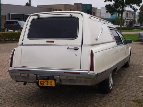 Cadillac Fleetwood - Fleetwood Rouwauto - 1