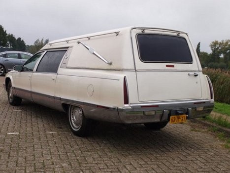 Cadillac Fleetwood - Fleetwood Rouwauto - 1