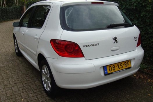 Peugeot 307 - 1.6 HDiF Premium , nette Ned. 5 drs auto met Nap, Airco, ed... 193.071 Km - 1