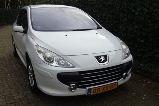 Peugeot 307 - 1.6 HDiF Premium , nette Ned. 5 drs auto met Nap, Airco, ed... 193.071 Km - 1