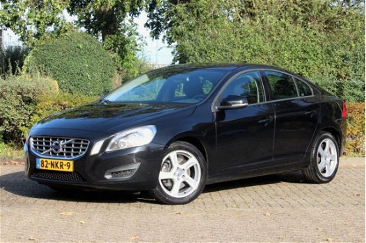 Volvo S60 - 2.0T Intro Edition 203pk Full Options / Navigatie - 1