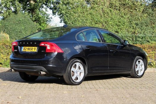 Volvo S60 - 2.0T Intro Edition 203pk Full Options / Navigatie - 1