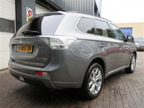 Mitsubishi Outlander - 2.0 PHEV Instyle INCL BTW LEER/CAMERA/AUTOMATISCHE KLEP/OPEN DAK - 1