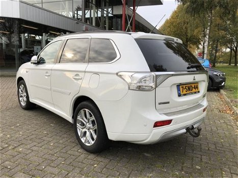 Mitsubishi Outlander - 2.0 PHEV Instyle plus Navi Trekhaak rijklaar incl BTW - 1