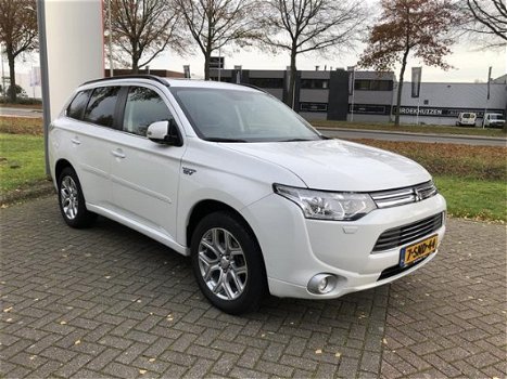 Mitsubishi Outlander - 2.0 PHEV Instyle plus Navi Trekhaak rijklaar incl BTW - 1