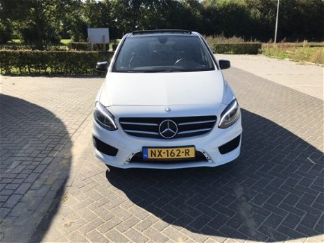 Mercedes-Benz B-klasse - 180 d Prestige Panorama dak.Amg Pakket 18 inch - 1