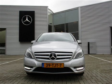 Mercedes-Benz B-klasse - 180 Ambition Navigatie Bi-Xenon Trekhaak Zitcomfort pakket 16'' Nieuwe APK - 1