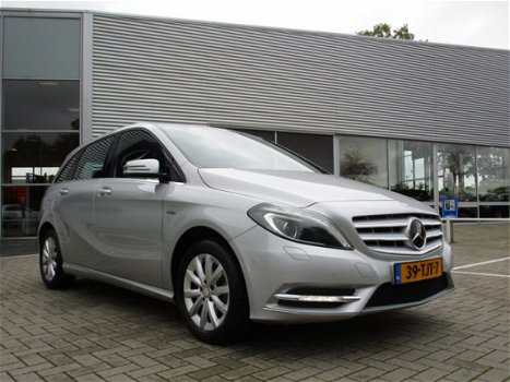 Mercedes-Benz B-klasse - 180 Ambition Navigatie Bi-Xenon Trekhaak Zitcomfort pakket 16'' Nieuwe APK - 1