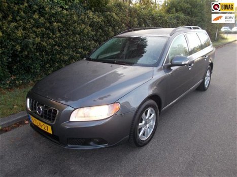 Volvo V70 - 2.0 Momentum - 1