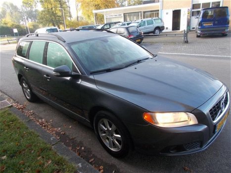 Volvo V70 - 2.0 Momentum - 1