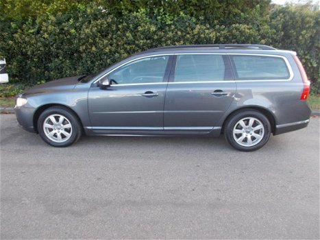 Volvo V70 - 2.0 Momentum - 1